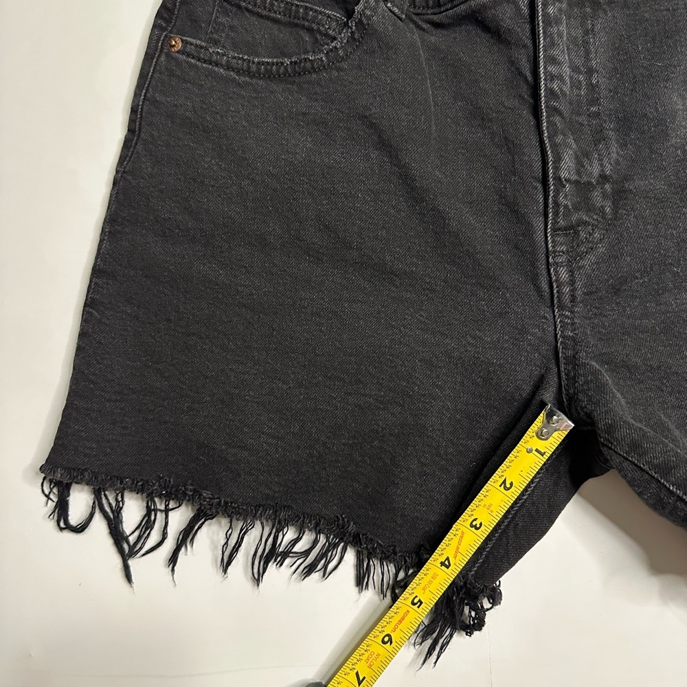 H&M Black Wash Jean Shorts Size 12 High Rise Waist Cut Off Denim Cotton Raw Hem - Picture 5 of 6